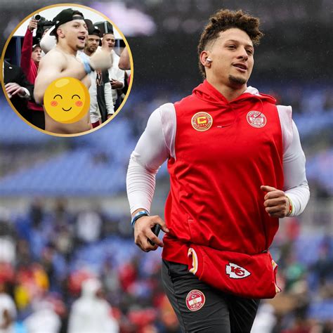 Patrick Mahomes Reacts to Shirtless Photo of Himself:。